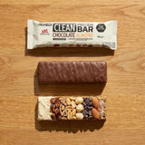 Clean Protein Bar Chocolate Almond XXL Nutrition con barra de chocolate e ingredientes visibles como almendras, cacao, dátiles y arroz inflado
