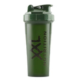 Shaker verde XXL Nutrition con tapa mezcladora sobre fondo transparente